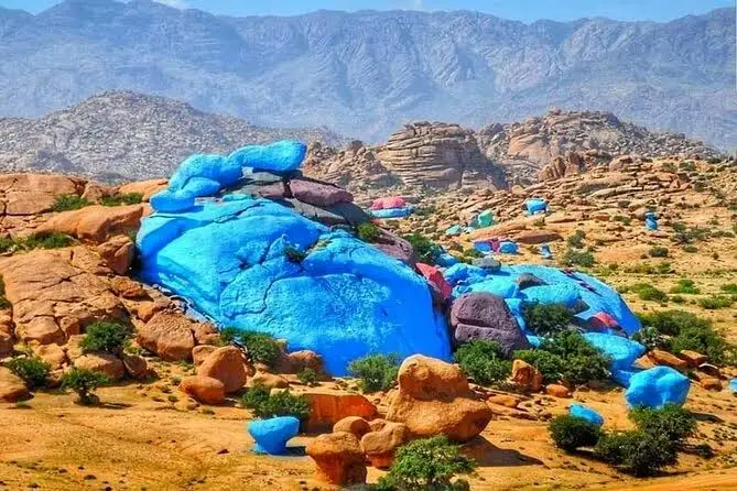 the blue and pink painted boulders near Tafraoute